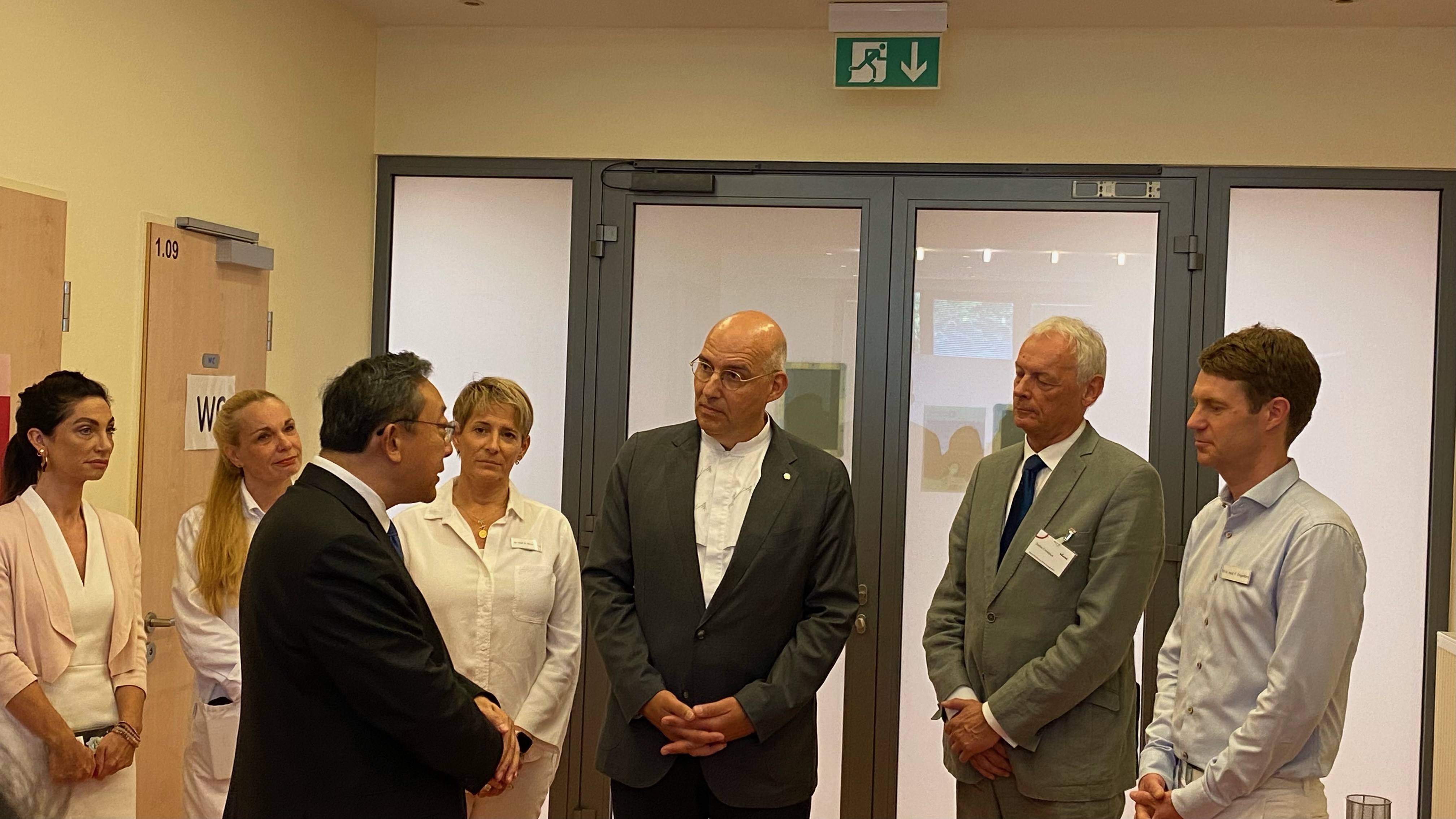 Besuch des chinesischen Vizegesundheitsministers mit seiner Delegation im Klinikum am Urban