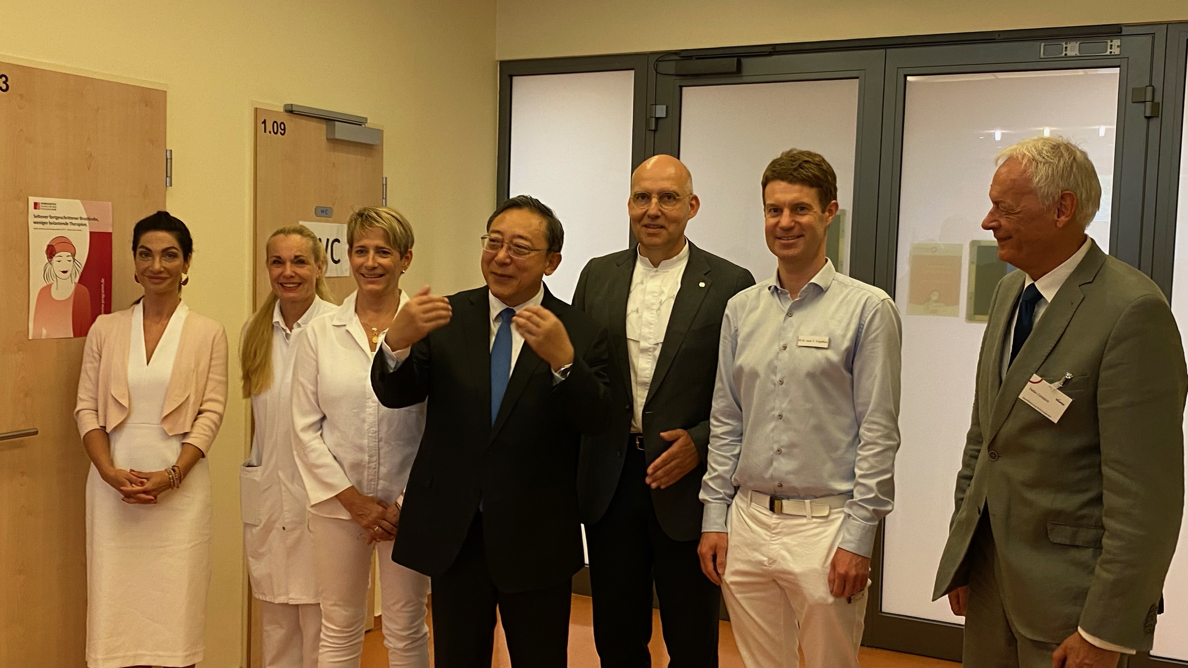 Besuch des chinesischen Vizegesundheitsministers mit seiner Delegation im Klinikum am Urban